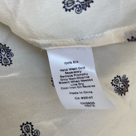 100% Silk TALBOTS Sumptuous Ruffle Front Sleeveless Blouse in Ivory - Picture 5 of 10